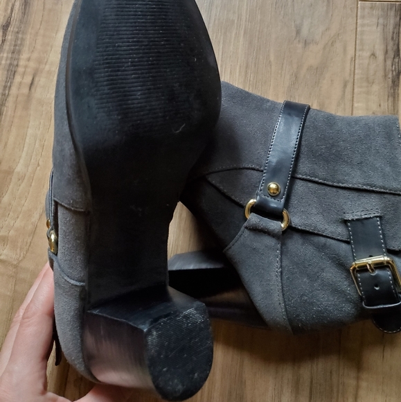Marc Fisher size 8, women's ankle booties - Picture 3 of 3